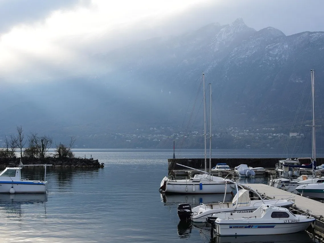 Le port et le lac du Bourget
